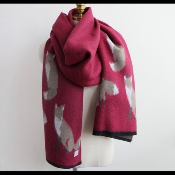 Large Cozy Fox Scarf - Picture 4 of 6